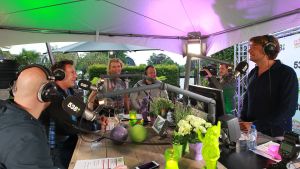 04-07-2016 SHOWBIZZ; GERARD JOLING BIJ FRANK DANA IN DE FRANK EN VRIJDAG SHOW. Op radio 538 is elke vrijdagavond  de Frank en Vrijdag show. Nu op visite bij Gerard Joling in de tuin. Het was weer lachen, gieren en brullen, thuis bij Gerard. Luister en huiver op deze vrijdagavond radio show, bol van onthullingen,knipoogjes en vooral veel lachen.
foto: Albert den Iseger