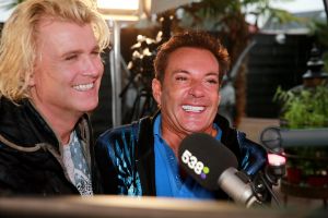 04-07-2016 SHOWBIZZ; GERARD JOLING BIJ FRANK DANA IN DE FRANK EN VRIJDAG SHOW. Op radio 538 is elke vrijdagavond  de Frank en Vrijdag show. Nu op visite bij Gerard Joling in de tuin. Het was weer lachen, gieren en brullen, thuis bij Gerard. Luister en huiver op deze vrijdagavond radio show, bol van onthullingen,knipoogjes en vooral veel lachen.
foto: Albert den Iseger