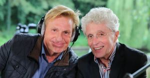 15-07-2016 SHOWBIZZ; FRANK DANE EN RADIO 538 OP VISITE BIJ HENNY HUISMAN.
Het was weer een prachtige radio 538 show in de tuin bij Henny Huisman. Veel lachen, grapjes en helemaal uit Groningen was daar de enige echte JACQUES D ANCONA als gast voor zijn vriend Henny Huisman. Op het prachtige landgoed van Nikki en Frank Lacroix in Bakkum was het een en al gezelligheid.
foto: Albert den Iseger