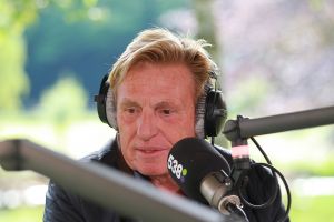 15-07-2016 SHOWBIZZ; FRANK DANE EN RADIO 538 OP VISITE BIJ HENNY HUISMAN.
Het was weer een prachtige radio 538 show in de tuin bij Henny Huisman. Veel lachen, grapjes en helemaal uit Groningen was daar de enige echte JACQUES D ANCONA als gast voor zijn vriend Henny Huisman. Op het prachtige landgoed van Nikki en Frank Lacroix in Bakkum was het een en al gezelligheid.
foto: Albert den Iseger