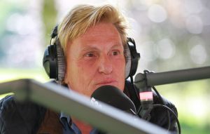 15-07-2016 SHOWBIZZ; FRANK DANE EN RADIO 538 OP VISITE BIJ HENNY HUISMAN.
Het was weer een prachtige radio 538 show in de tuin bij Henny Huisman. Veel lachen, grapjes en helemaal uit Groningen was daar de enige echte JACQUES D ANCONA als gast voor zijn vriend Henny Huisman. Op het prachtige landgoed van Nikki en Frank Lacroix in Bakkum was het een en al gezelligheid.
foto: Albert den Iseger