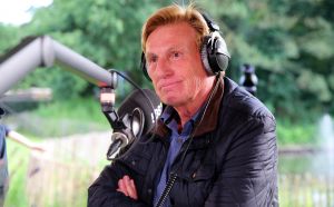 15-07-2016 SHOWBIZZ; FRANK DANE EN RADIO 538 OP VISITE BIJ HENNY HUISMAN.
Het was weer een prachtige radio 538 show in de tuin bij Henny Huisman. Veel lachen, grapjes en helemaal uit Groningen was daar de enige echte JACQUES D ANCONA als gast voor zijn vriend Henny Huisman. Op het prachtige landgoed van Nikki en Frank Lacroix in Bakkum was het een en al gezelligheid.
foto: Albert den Iseger