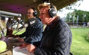 15-07-2016 SHOWBIZZ; FRANK DANE EN RADIO 538 OP VISITE BIJ HENNY HUISMAN.
Het was weer een prachtige radio 538 show in de tuin bij Henny Huisman. Veel lachen, grapjes en helemaal uit Groningen was daar de enige echte JACQUES D ANCONA als gast voor zijn vriend Henny Huisman. Op het prachtige landgoed van Nikki en Frank Lacroix in Bakkum was het een en al gezelligheid.
foto: Albert den Iseger