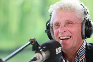 15-07-2016 SHOWBIZZ; FRANK DANE EN RADIO 538 OP VISITE BIJ HENNY HUISMAN.
Het was weer een prachtige radio 538 show in de tuin bij Henny Huisman. Veel lachen, grapjes en helemaal uit Groningen was daar de enige echte JACQUES D ANCONA als gast voor zijn vriend Henny Huisman. Op het prachtige landgoed van Nikki en Frank Lacroix in Bakkum was het een en al gezelligheid.
foto: Albert den Iseger