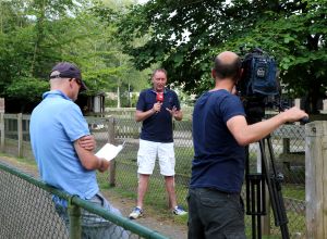 27-07-2016 SHOWBIZZ; PIET PAULUSMA VIERT MET FAMILIE VAKANTIE OP DE CAMPING IN NEDERLAND. Piet is met zijn kinderen en kleinkinderen op een Nederlandse camping aan het vakantie vieren. Hij zorgt zelf voor het mooie weer en de gezelligheid daar zorgen zijn kinderen en klein kinderen voor. Al met al een TOP vakantie voor de familie PAULUSMA in eigen land.
foto: Albert den Iseger