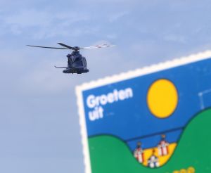 29-07-2017 NIEUWS; WEER GROOT ALARM VOOR VERMISSING IN EGMOND AAN ZEE.
Het was voor de zoveelste keer raak in Egmond aan zee, trauma Helicopter-Politie Helicopter en 5 Ambulances waren uitgerukt voor een vermissing op zee.
foto: Albert den Iseger