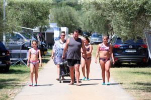 26-07-2017 SHOWBIZZ; FRANS DUIJTS EN ZIJN FAMILIE HEERLIJK OP VAKANTIE MET CARAVAN. Frans en Marloes Duijts zijn met hun 3 dochters heerlijk op vakantie in het prachtige KROATIE, op een camping in het zuiden genieten ze elke dag van elkaar.deze week een grote reportage in WEEKBLAD PRIVE.
foto: Albert den Iseger