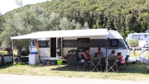 26-07-2017 SHOWBIZZ; FRANS DUIJTS EN ZIJN FAMILIE HEERLIJK OP VAKANTIE MET CARAVAN. Frans en Marloes Duijts zijn met hun 3 dochters heerlijk op vakantie in het prachtige KROATIE, op een camping in het zuiden genieten ze elke dag van elkaar.deze week een grote reportage in WEEKBLAD PRIVE.
foto: Albert den Iseger