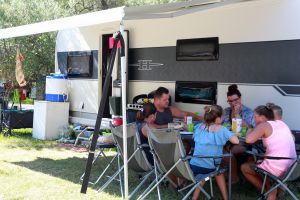 26-07-2017 SHOWBIZZ; FRANS DUIJTS EN ZIJN FAMILIE HEERLIJK OP VAKANTIE MET CARAVAN. Frans en Marloes Duijts zijn met hun 3 dochters heerlijk op vakantie in het prachtige KROATIE, op een camping in het zuiden genieten ze elke dag van elkaar.deze week een grote reportage in WEEKBLAD PRIVE.
foto: Albert den Iseger