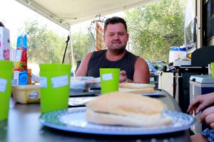 26-07-2017 SHOWBIZZ; FRANS DUIJTS EN ZIJN FAMILIE HEERLIJK OP VAKANTIE MET CARAVAN. Frans en Marloes Duijts zijn met hun 3 dochters heerlijk op vakantie in het prachtige KROATIE, op een camping in het zuiden genieten ze elke dag van elkaar.deze week een grote reportage in WEEKBLAD PRIVE.
foto: Albert den Iseger