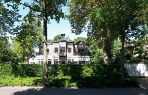 01-07-2017 SHOWBIZZ; SONJA BAKKER EN JAN REUS KOPEN VILLA MET APPARTEMENTEN IN BERGEN.
foto: Albert den Iseger