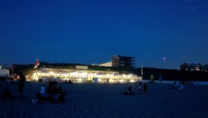 27-07-2018 NIEUWS; EGMOND AAN ZEE EN DE LANGSTE MAANSVERDUISTERING VAN DE EEUW.De maan kleurt bloedrood door een totale maansverduistering. De rode kleur wordt veroorzaakt door zonlicht wat langs de aarde schijnt.
foto: Albert den Iseger