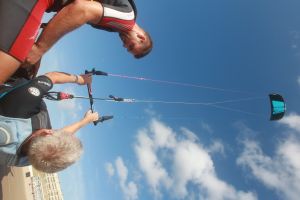 28-07-2018 SPORT; KITE SURFING-EGMOND AAN ZEE. Het was STORMY WEATHER in Egmond aan zee, tijd voor Kite Surfing en genieten van deze kleurige en snelle sport.
foto: Albert den Iseger