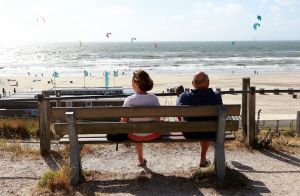 28-07-2018 SPORT; KITE SURFING-EGMOND AAN ZEE. Het was STORMY WEATHER in Egmond aan zee, tijd voor Kite Surfing en genieten van deze kleurige en snelle sport.
foto: Albert den Iseger