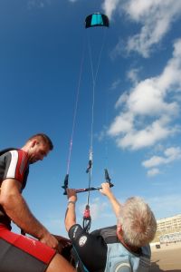 28-07-2018 SPORT; KITE SURFING-EGMOND AAN ZEE. Het was STORMY WEATHER in Egmond aan zee, tijd voor Kite Surfing en genieten van deze kleurige en snelle sport.
foto: Albert den Iseger