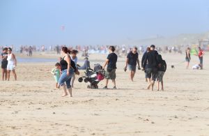 28-07-2018 SPORT; KITE SURFING-EGMOND AAN ZEE. Het was STORMY WEATHER in Egmond aan zee, tijd voor Kite Surfing en genieten van deze kleurige en snelle sport.
foto: Albert den Iseger