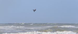 28-07-2018 SPORT; KITE SURFING-EGMOND AAN ZEE. Het was STORMY WEATHER in Egmond aan zee, tijd voor Kite Surfing en genieten van deze kleurige en snelle sport.
foto: Albert den Iseger