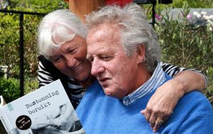 12-07-2019 SHOWBIZZ; KOOS EN JOKE ALBERTS WAREN ERG TROTS OP HET EERSTE BOEK VAN DOCHTER CHRISTA. Het tweede boek van dochter Christa gaat over de familie ALBERTS , het in de maak en wordt later dit jaar gelanceerd.
foto.Albert den Iseger.