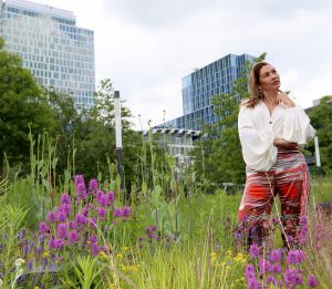 08-07-2021 SHJOWBIZZ; GIGLIOLA GOMEZ IN AMSTERDAM. Gigliola is een fashion designer uit Aruba. Zij is in Amsterdam voor een Wedding en om inspiratie op te doen voor haar nieuwe collectie. Zij is een zeer gewaardeerd kleding ontwerpsters voor de society, artiesten en bekenden uit Aruba en de andere Caribische eilanden.
foto: Albert den Iseger