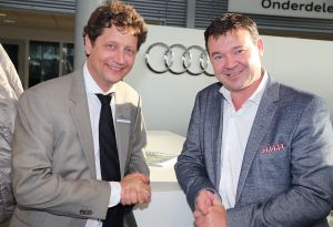 18-06-2015 NIEUWS; MARTIN SCHILDER INTRODUCEERDE AUDI Q7 IN SFEER VOLLE SHOWROOM.Er was voor iedereen wat wils, mooie Audi-s, make up, gezelligheid, muziek, snelle maar vooral vriendelijk en deskundige verkopers, modeshows, proffesionele hulp in werkplaats met vooral nuttige Audi tips,veel bubbels en natuurlijk de onthulling van de nieuwe AUDI Q7.
foto: Albert den Iseger