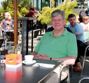 20-06-2015 NIEUWS; IVO OPSTELTEN GENIET VAN ZIJN VRIJE TIJD. 3 maanden na opstappen oud minister IVO OPSTELTEN is het eindelijk tijd voor ruste en vrije tijd. Heerlijk fietsen en genieten van een lunch met vrienden.
foto: Albert den Iseger