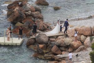 26-06-2016 SHOWBIZZ; NICK SCHILDER TROUWDE ZIJN KRISTEN OP ZONNIG IBIZA. De mooiste dag uit ons leven zo vertelde Nick aan de paar PERS mensen die aanwezig waren op de door hun gekozen een sombere foto lokatie.
foto: Albert den Iseger