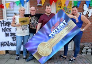 07-06-2016 SHOWBIZZ; NICK NICOLAI WINNAAR VAN HGT KRIJGT ALLE AANDACHT VAN PERS EN FANS.
foto: Albert den Iseger