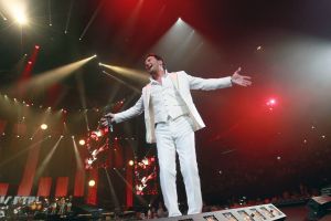 12-06-2017 SHOWBIZZ; TINO MARTIN LIET 17000 FANS STRALEN IN ZIGGO DOME. Tino liet 17000 fans stralen en genieten tijdens zijn show in de ZIGGO DOME. Gasten waren Glennis Grace-Gerard Joling-Time Less-Gin Dutch en New Gospel Sensation. In het voorprogramma stonden zijn vrienden Wesly Bronkhorst-Robert Leloy-Quincy. En top avond vol met prachtige muziek.
foto: Albert den Iseger