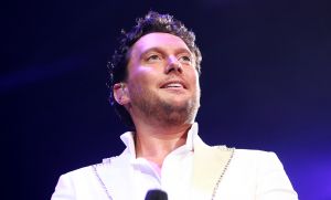 12-06-2017 SHOWBIZZ; TINO MARTIN LIET 17000 FANS STRALEN IN ZIGGO DOME. Tino liet 17000 fans stralen en genieten tijdens zijn show in de ZIGGO DOME. Gasten waren Glennis Grace-Gerard Joling-Time Less-Gin Dutch en New Gospel Sensation. In het voorprogramma stonden zijn vrienden Wesly Bronkhorst-Robert Leloy-Quincy. En top avond vol met prachtige muziek.
foto: Albert den Iseger