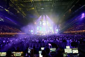 12-06-2017 SHOWBIZZ; TINO MARTIN LIET 17000 FANS STRALEN IN ZIGGO DOME. Tino liet 17000 fans stralen en genieten tijdens zijn show in de ZIGGO DOME. Gasten waren Glennis Grace-Gerard Joling-Time Less-Gin Dutch en New Gospel Sensation. In het voorprogramma stonden zijn vrienden Wesly Bronkhorst-Robert Leloy-Quincy. En top avond vol met prachtige muziek.
foto: Albert den Iseger