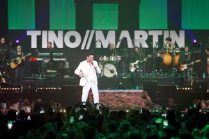 12-06-2017 SHOWBIZZ; TINO MARTIN LIET 17000 FANS STRALEN IN ZIGGO DOME. Tino liet 17000 fans stralen en genieten tijdens zijn show in de ZIGGO DOME. Gasten waren Glennis Grace-Gerard Joling-Time Less-Gin Dutch en New Gospel Sensation. In het voorprogramma stonden zijn vrienden Wesly Bronkhorst-Robert Leloy-Quincy. En top avond vol met prachtige muziek.
foto: Albert den Iseger