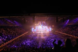 12-06-2017 SHOWBIZZ; TINO MARTIN LIET 17000 FANS STRALEN IN ZIGGO DOME. Tino liet 17000 fans stralen en genieten tijdens zijn show in de ZIGGO DOME. Gasten waren Glennis Grace-Gerard Joling-Time Less-Gin Dutch en New Gospel Sensation. In het voorprogramma stonden zijn vrienden Wesly Bronkhorst-Robert Leloy-Quincy. En top avond vol met prachtige muziek.
foto: Albert den Iseger