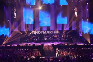 12-06-2017 SHOWBIZZ; TINO MARTIN LIET 17000 FANS STRALEN IN ZIGGO DOME. Tino liet 17000 fans stralen en genieten tijdens zijn show in de ZIGGO DOME. Gasten waren Glennis Grace-Gerard Joling-Time Less-Gin Dutch en New Gospel Sensation. In het voorprogramma stonden zijn vrienden Wesly Bronkhorst-Robert Leloy-Quincy. En top avond vol met prachtige muziek.
foto: Albert den Iseger