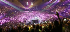 12-06-2017 SHOWBIZZ; TINO MARTIN LIET 17000 FANS STRALEN IN ZIGGO DOME. Tino liet 17000 fans stralen en genieten tijdens zijn show in de ZIGGO DOME. Gasten waren Glennis Grace-Gerard Joling-Time Less-Gin Dutch en New Gospel Sensation. In het voorprogramma stonden zijn vrienden Wesly Bronkhorst-Robert Leloy-Quincy. En top avond vol met prachtige muziek.
foto: Albert den Iseger