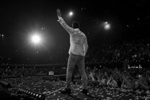 12-06-2017 SHOWBIZZ; TINO MARTIN LIET 17000 FANS STRALEN IN ZIGGO DOME. Tino liet 17000 fans stralen en genieten tijdens zijn show in de ZIGGO DOME. Gasten waren Glennis Grace-Gerard Joling-Time Less-Gin Dutch en New Gospel Sensation. In het voorprogramma stonden zijn vrienden Wesly Bronkhorst-Robert Leloy-Quincy. En top avond vol met prachtige muziek.
foto: Albert den Iseger