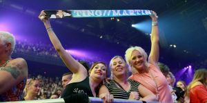 12-06-2017 SHOWBIZZ; TINO MARTIN LIET 17000 FANS STRALEN IN ZIGGO DOME. Tino liet 17000 fans stralen en genieten tijdens zijn show in de ZIGGO DOME. Gasten waren Glennis Grace-Gerard Joling-Time Less-Gin Dutch en New Gospel Sensation. In het voorprogramma stonden zijn vrienden Wesly Bronkhorst-Robert Leloy-Quincy. En top avond vol met prachtige muziek.
foto: Albert den Iseger