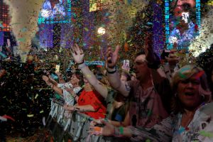 12-06-2017 SHOWBIZZ; TINO MARTIN LIET 17000 FANS STRALEN IN ZIGGO DOME. Tino liet 17000 fans stralen en genieten tijdens zijn show in de ZIGGO DOME. Gasten waren Glennis Grace-Gerard Joling-Time Less-Gin Dutch en New Gospel Sensation. In het voorprogramma stonden zijn vrienden Wesly Bronkhorst-Robert Leloy-Quincy. En top avond vol met prachtige muziek.
foto: Albert den Iseger