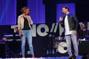 12-06-2017 SHOWBIZZ; TINO MARTIN LIET 17000 FANS STRALEN IN ZIGGO DOME. Tino liet 17000 fans stralen en genieten tijdens zijn show in de ZIGGO DOME. Gasten waren Glennis Grace-Gerard Joling-Time Less-Gin Dutch en New Gospel Sensation. In het voorprogramma stonden zijn vrienden Wesly Bronkhorst-Robert Leloy-Quincy. En top avond vol met prachtige muziek.
foto: Albert den Iseger