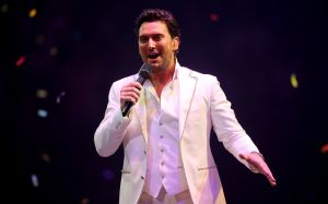 12-06-2017 SHOWBIZZ; TINO MARTIN LIET 17000 FANS STRALEN IN ZIGGO DOME. Tino liet 17000 fans stralen en genieten tijdens zijn show in de ZIGGO DOME. Gasten waren Glennis Grace-Gerard Joling-Time Less-Gin Dutch en New Gospel Sensation. In het voorprogramma stonden zijn vrienden Wesly Bronkhorst-Robert Leloy-Quincy. En top avond vol met prachtige muziek.
foto: Albert den Iseger