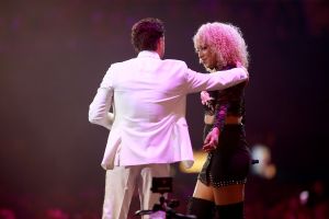 12-06-2017 SHOWBIZZ; TINO MARTIN LIET 17000 FANS STRALEN IN ZIGGO DOME. Tino liet 17000 fans stralen en genieten tijdens zijn show in de ZIGGO DOME. Gasten waren Glennis Grace-Gerard Joling-Time Less-Gin Dutch en New Gospel Sensation. In het voorprogramma stonden zijn vrienden Wesly Bronkhorst-Robert Leloy-Quincy. En top avond vol met prachtige muziek.
foto: Albert den Iseger