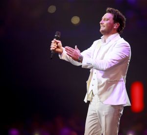 12-06-2017 SHOWBIZZ; TINO MARTIN LIET 17000 FANS STRALEN IN ZIGGO DOME. Tino liet 17000 fans stralen en genieten tijdens zijn show in de ZIGGO DOME. Gasten waren Glennis Grace-Gerard Joling-Time Less-Gin Dutch en New Gospel Sensation. In het voorprogramma stonden zijn vrienden Wesly Bronkhorst-Robert Leloy-Quincy. En top avond vol met prachtige muziek.
foto: Albert den Iseger