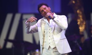 12-06-2017 SHOWBIZZ; TINO MARTIN LIET 17000 FANS STRALEN IN ZIGGO DOME. Tino liet 17000 fans stralen en genieten tijdens zijn show in de ZIGGO DOME. Gasten waren Glennis Grace-Gerard Joling-Time Less-Gin Dutch en New Gospel Sensation. In het voorprogramma stonden zijn vrienden Wesly Bronkhorst-Robert Leloy-Quincy. En top avond vol met prachtige muziek.
foto: Albert den Iseger