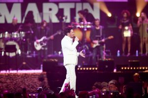 12-06-2017 SHOWBIZZ; TINO MARTIN LIET 17000 FANS STRALEN IN ZIGGO DOME. Tino liet 17000 fans stralen en genieten tijdens zijn show in de ZIGGO DOME. Gasten waren Glennis Grace-Gerard Joling-Time Less-Gin Dutch en New Gospel Sensation. In het voorprogramma stonden zijn vrienden Wesly Bronkhorst-Robert Leloy-Quincy. En top avond vol met prachtige muziek.
foto: Albert den Iseger