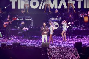 12-06-2017 SHOWBIZZ; TINO MARTIN LIET 17000 FANS STRALEN IN ZIGGO DOME. Tino liet 17000 fans stralen en genieten tijdens zijn show in de ZIGGO DOME. Gasten waren Glennis Grace-Gerard Joling-Time Less-Gin Dutch en New Gospel Sensation. In het voorprogramma stonden zijn vrienden Wesly Bronkhorst-Robert Leloy-Quincy. En top avond vol met prachtige muziek.
foto: Albert den Iseger