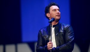 12-06-2017 SHOWBIZZ; TINO MARTIN LIET 17000 FANS STRALEN IN ZIGGO DOME. Tino liet 17000 fans stralen en genieten tijdens zijn show in de ZIGGO DOME. Gasten waren Glennis Grace-Gerard Joling-Time Less-Gin Dutch en New Gospel Sensation. In het voorprogramma stonden zijn vrienden Wesly Bronkhorst-Robert Leloy-Quincy. En top avond vol met prachtige muziek.
foto: Albert den Iseger