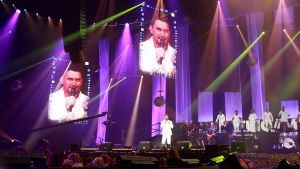 12-06-2017 SHOWBIZZ; TINO MARTIN LIET 17000 FANS STRALEN IN ZIGGO DOME. Tino liet 17000 fans stralen en genieten tijdens zijn show in de ZIGGO DOME. Gasten waren Glennis Grace-Gerard Joling-Time Less-Gin Dutch en New Gospel Sensation. In het voorprogramma stonden zijn vrienden Wesly Bronkhorst-Robert Leloy-Quincy. En top avond vol met prachtige muziek.
foto: Albert den Iseger