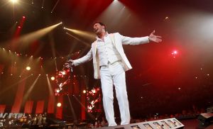 12-06-2017 SHOWBIZZ; TINO MARTIN LIET 17000 FANS STRALEN IN ZIGGO DOME. Tino liet 17000 fans stralen en genieten tijdens zijn show in de ZIGGO DOME. Gasten waren Glennis Grace-Gerard Joling-Time Less-Gin Dutch en New Gospel Sensation. In het voorprogramma stonden zijn vrienden Wesly Bronkhorst-Robert Leloy-Quincy. En top avond vol met prachtige muziek.
foto: Albert den Iseger