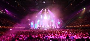 12-06-2017 SHOWBIZZ; TINO MARTIN LIET 17000 FANS STRALEN IN ZIGGO DOME. Tino liet 17000 fans stralen en genieten tijdens zijn show in de ZIGGO DOME. Gasten waren Glennis Grace-Gerard Joling-Time Less-Gin Dutch en New Gospel Sensation. In het voorprogramma stonden zijn vrienden Wesly Bronkhorst-Robert Leloy-Quincy. En top avond vol met prachtige muziek.
foto: Albert den Iseger