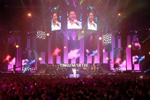 12-06-2017 SHOWBIZZ; TINO MARTIN LIET 17000 FANS STRALEN IN ZIGGO DOME. Tino liet 17000 fans stralen en genieten tijdens zijn show in de ZIGGO DOME. Gasten waren Glennis Grace-Gerard Joling-Time Less-Gin Dutch en New Gospel Sensation. In het voorprogramma stonden zijn vrienden Wesly Bronkhorst-Robert Leloy-Quincy. En top avond vol met prachtige muziek.
foto: Albert den Iseger