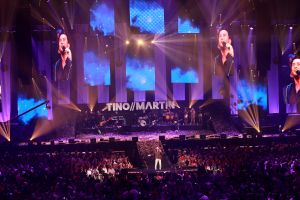 12-06-2017 SHOWBIZZ; TINO MARTIN LIET 17000 FANS STRALEN IN ZIGGO DOME. Tino liet 17000 fans stralen en genieten tijdens zijn show in de ZIGGO DOME. Gasten waren Glennis Grace-Gerard Joling-Time Less-Gin Dutch en New Gospel Sensation. In het voorprogramma stonden zijn vrienden Wesly Bronkhorst-Robert Leloy-Quincy. En top avond vol met prachtige muziek.
foto: Albert den Iseger